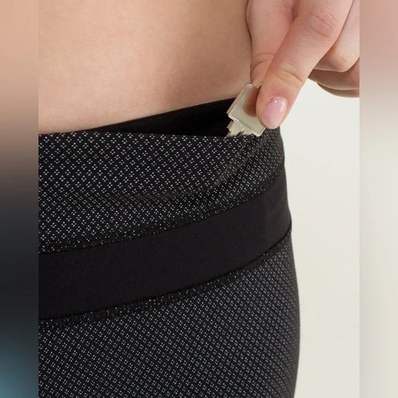 Lululemon Skinny Groove Pant Size 2 (Diamond Dot Black White) - Picture 4 of 8